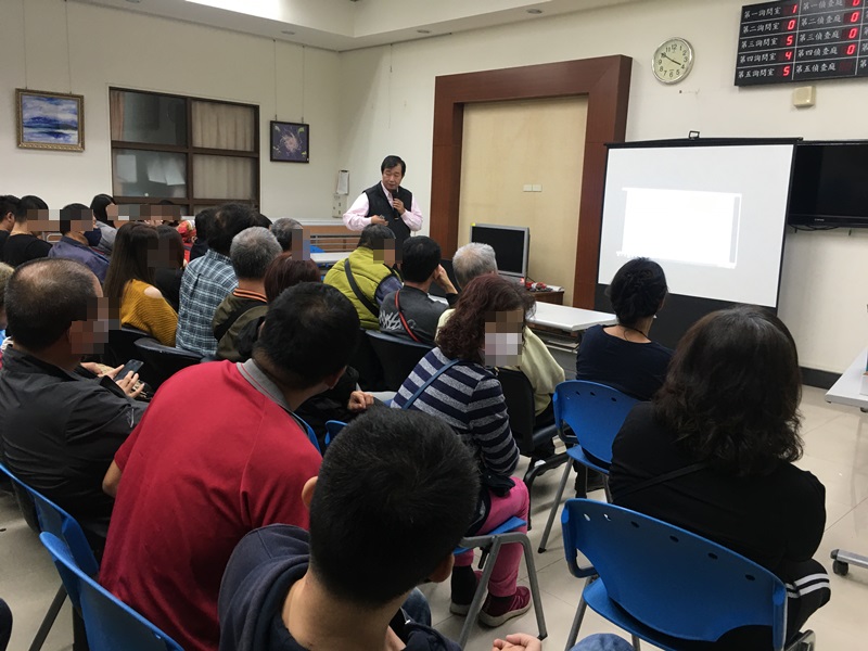 嘉所科長 李年明，向上課學員撥放嘉所宣導短片。