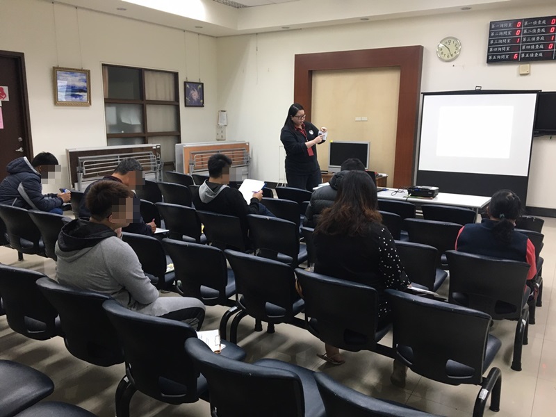 觀護佐理員教導眾學員如何讀懂本署分發的執行手冊，並知道自己的執行機構在哪裡、何時向執行機構聯繫，如有問題可隨時反饋。
