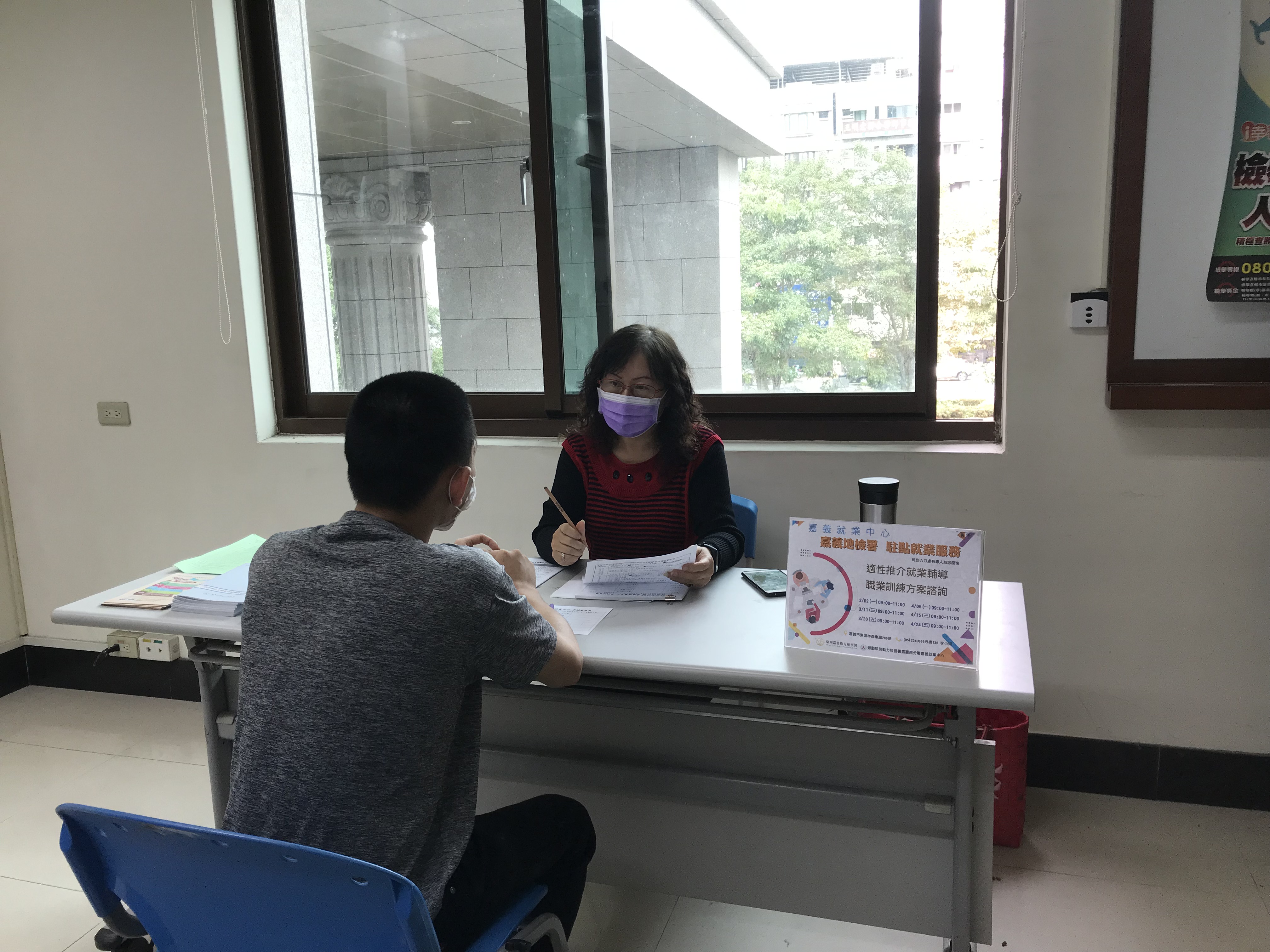 出獄人如果能有一份穩定的工作及收入，不僅可以在社會自立更生，也可以藉由工作提升自我價值感，學習自我肯定，並開拓新的生活領域與人際網絡，避免回到過去的生活圈，有助於再犯的發生。