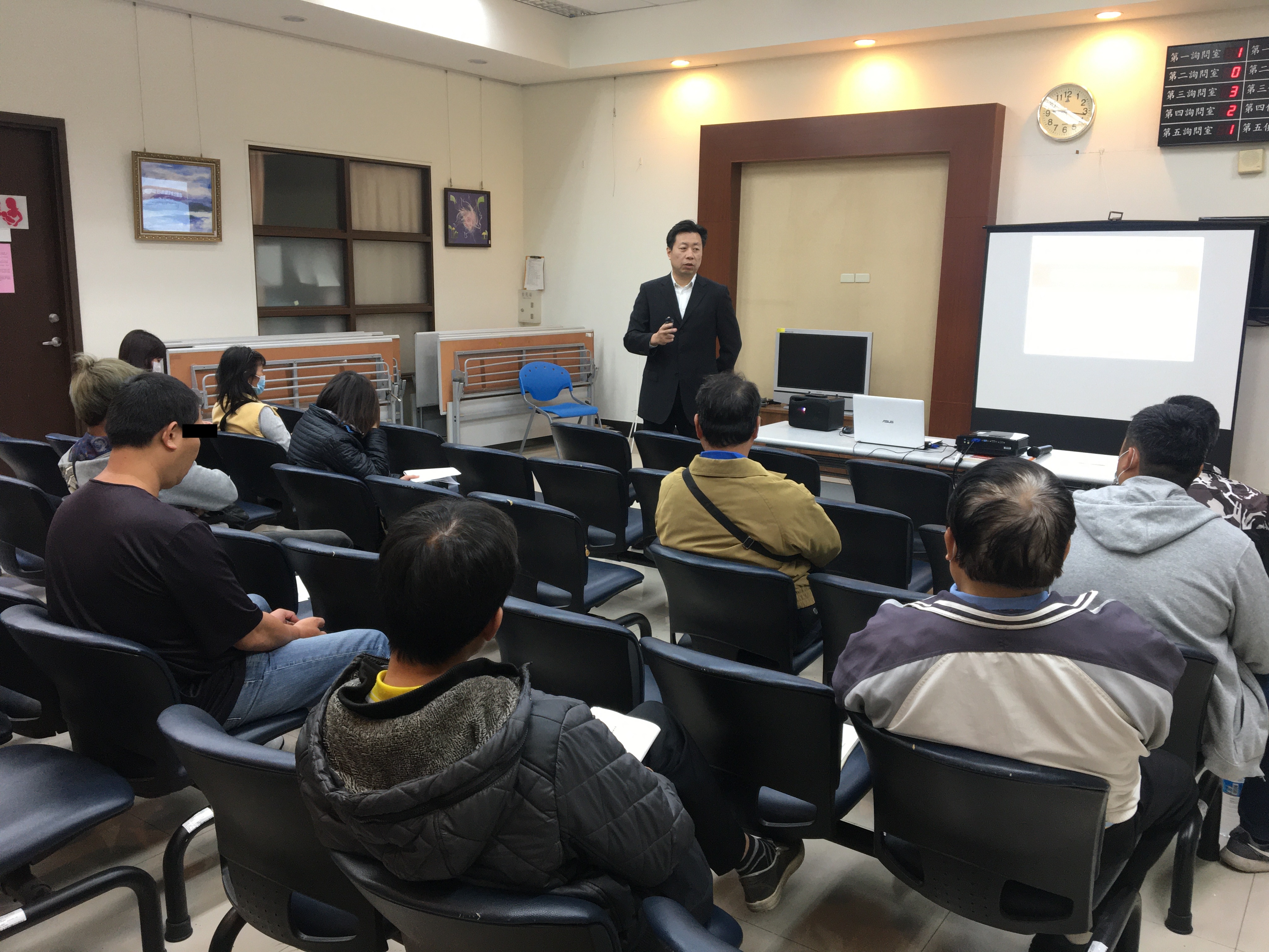 01.陳睿明檢察官用輕鬆幽默的方式，向社會勞動人講解社會勞動相關法條 (1)