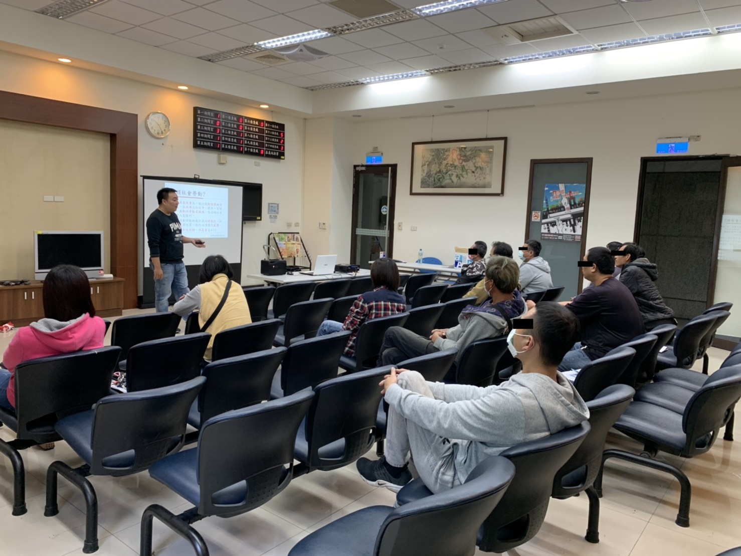 03.觀護佐理員說明執行社會勞動應遵守之規定，另說明社會勞動專案訓練相關注意事項。