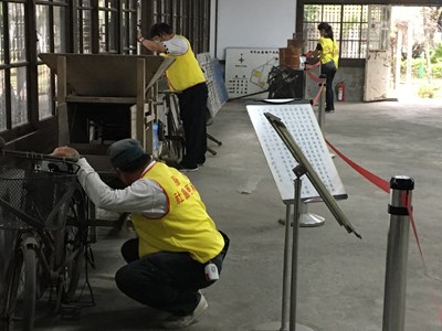 10.館內工場為展示區，放置創作藝術品及文物，社會勞動人協助展示品及文物清潔工作。