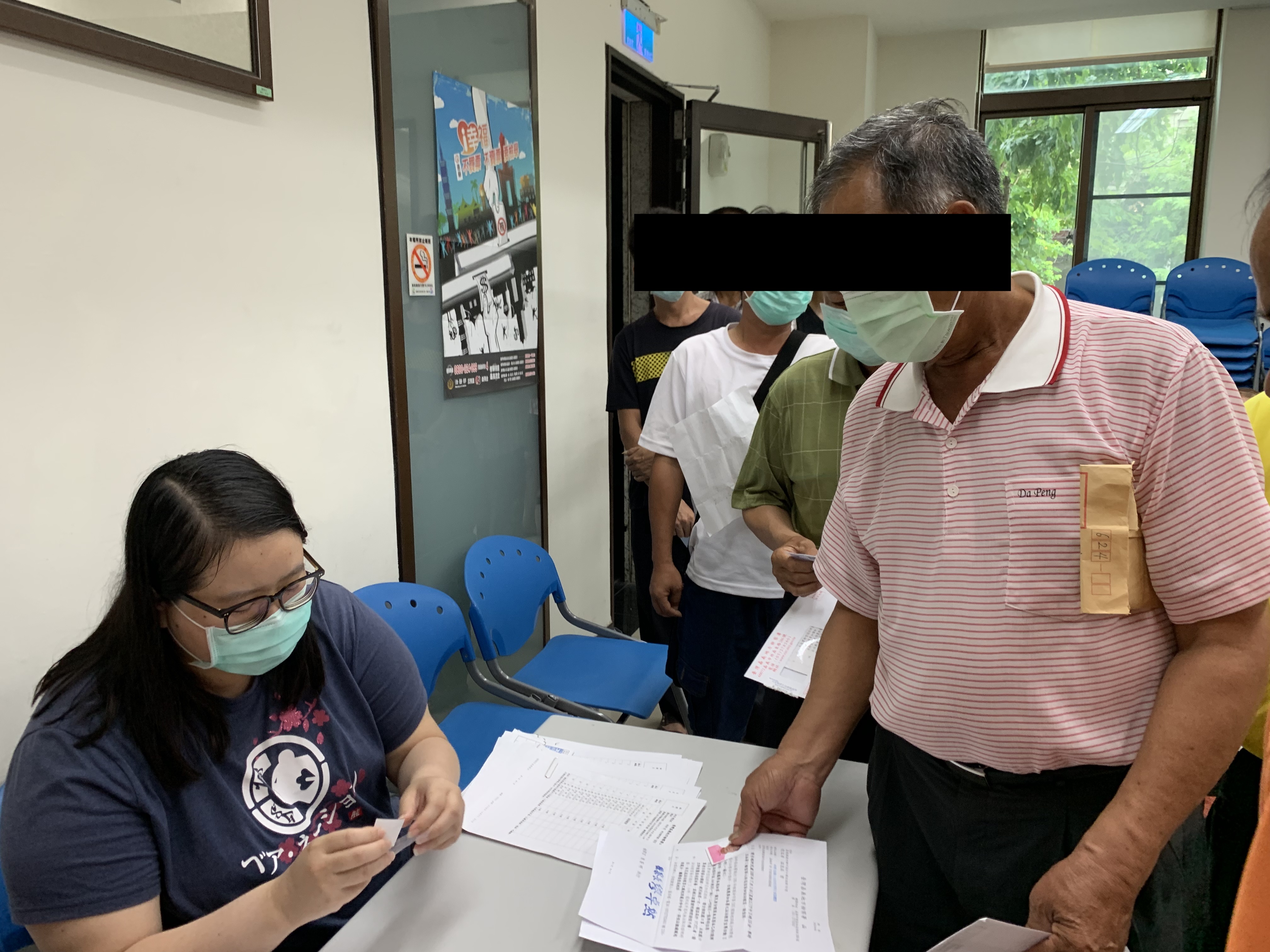 1090701佐理員協助學員報到及身份確認。