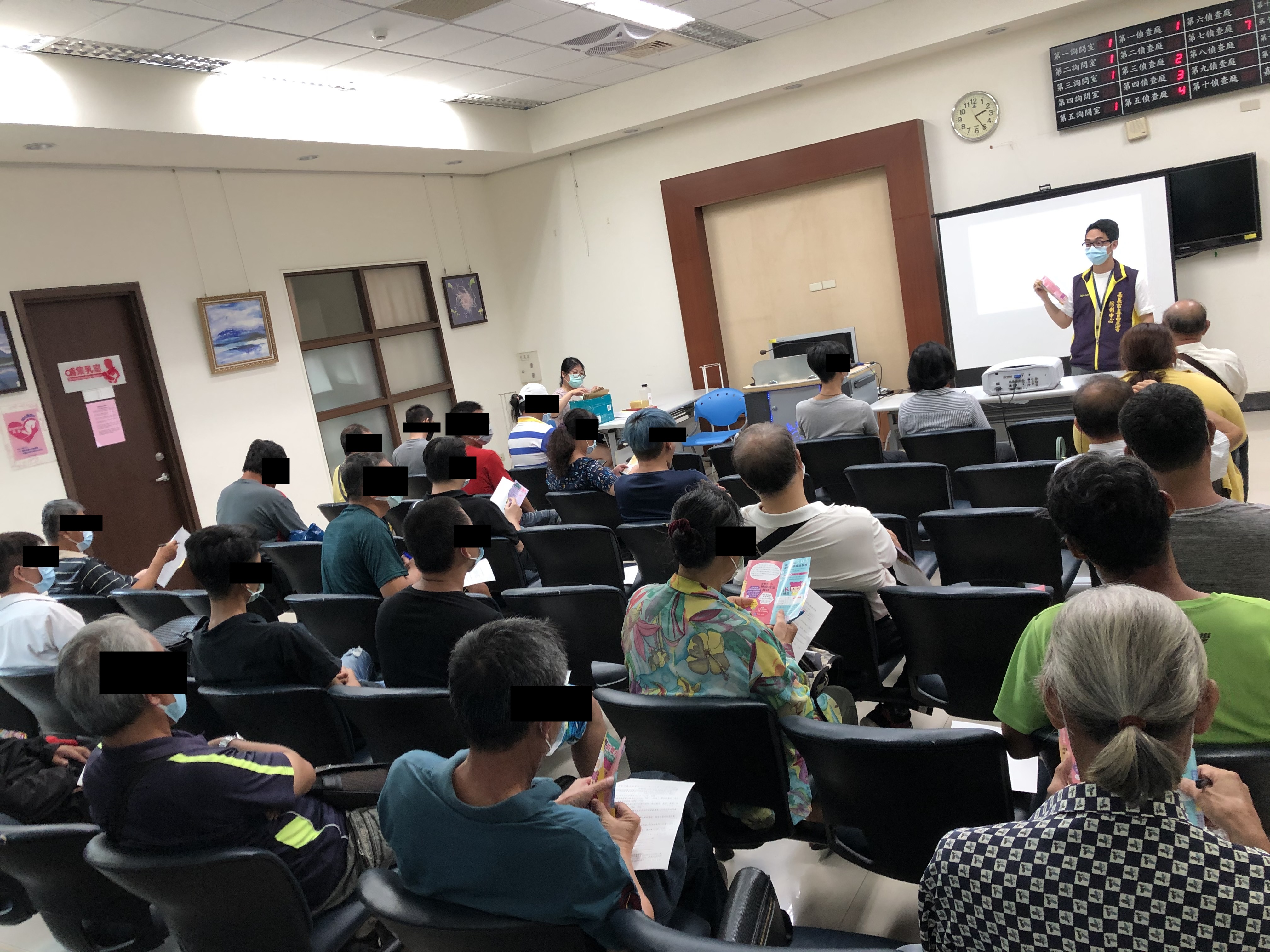 109.09.16嘉義市毒品危害防制中心個案管理師為學員進行反毒宣導。