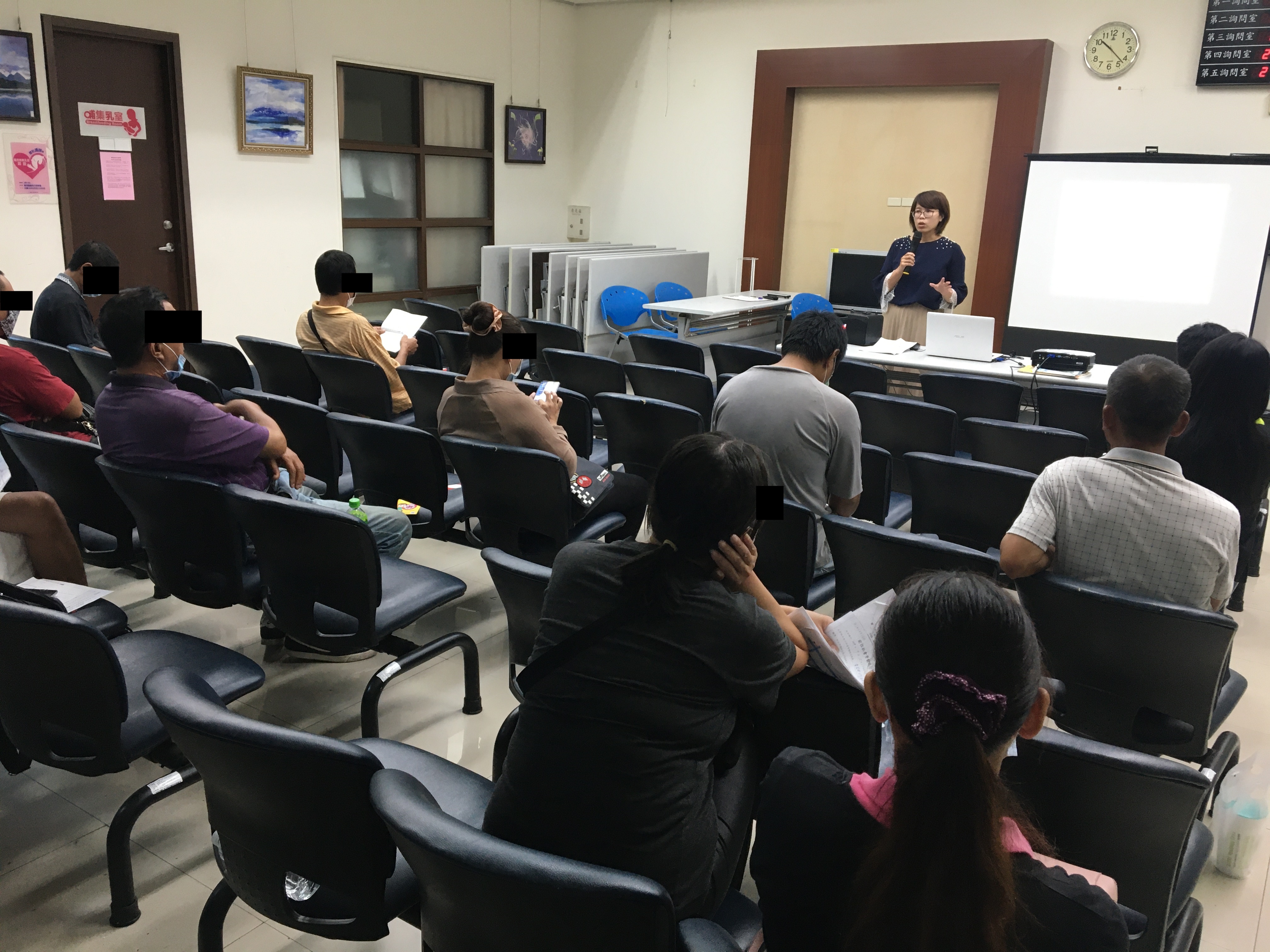 02.羅觀護人向社會勞動人說明執行上所會遇到的問題及違規狀況。
