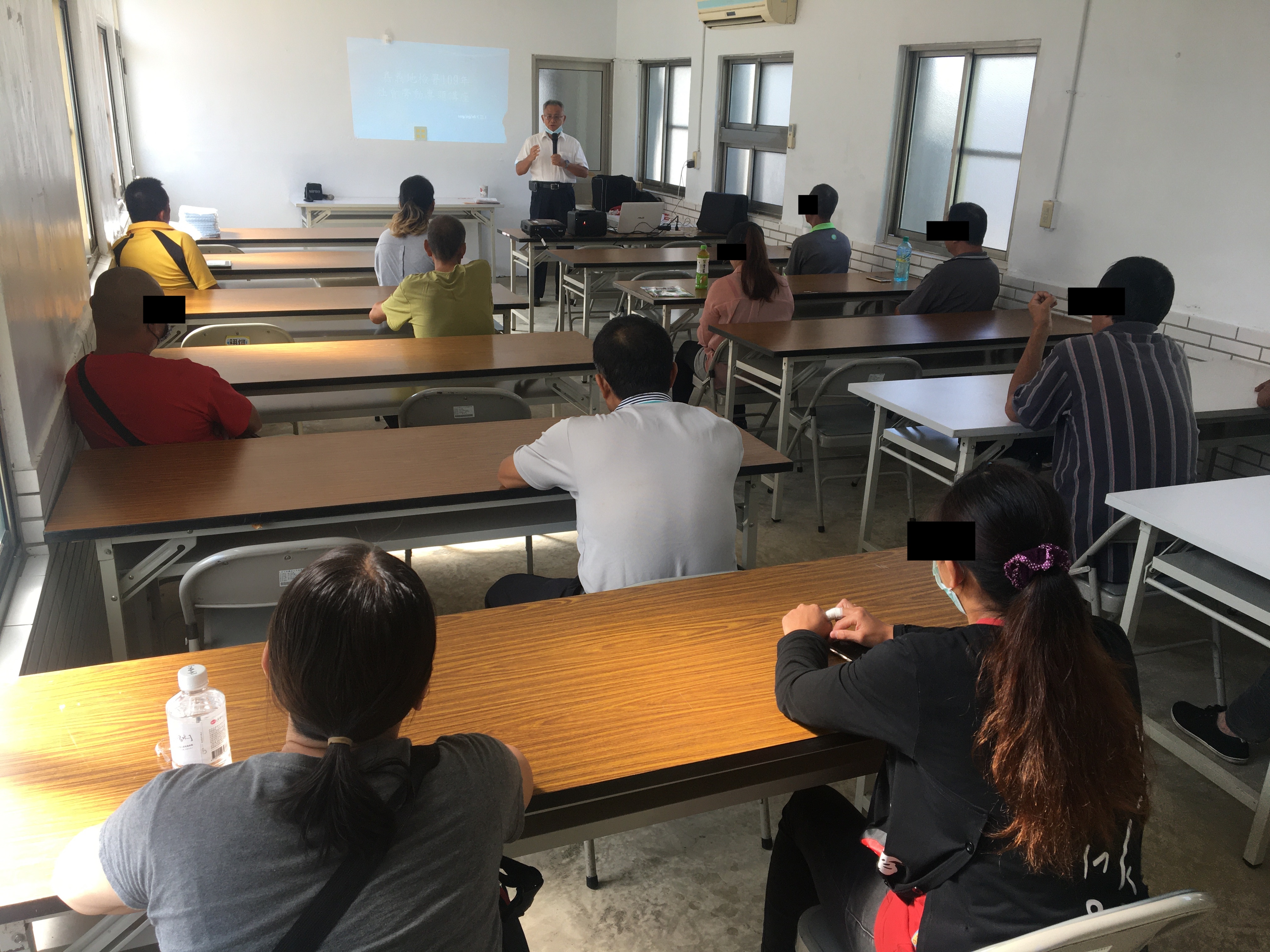 04.王清福老師以「工作與人生」來勉勵勞動人培養人脈及敬業態度，創造更多機會。