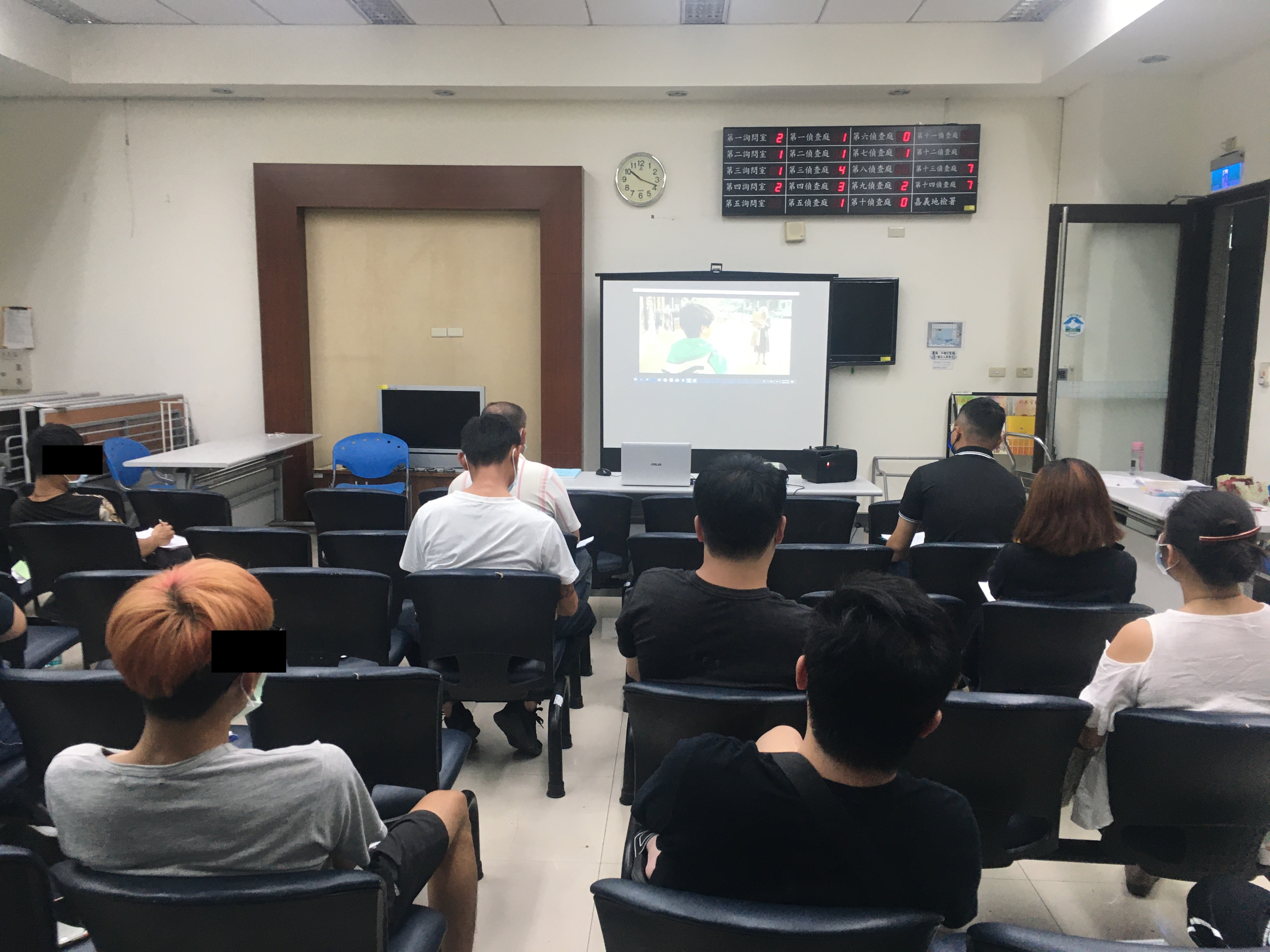 2.課程開始先觀賞短片'善的回力鏢'傳達同理心與日常順手發揮善念幫助別人的美好