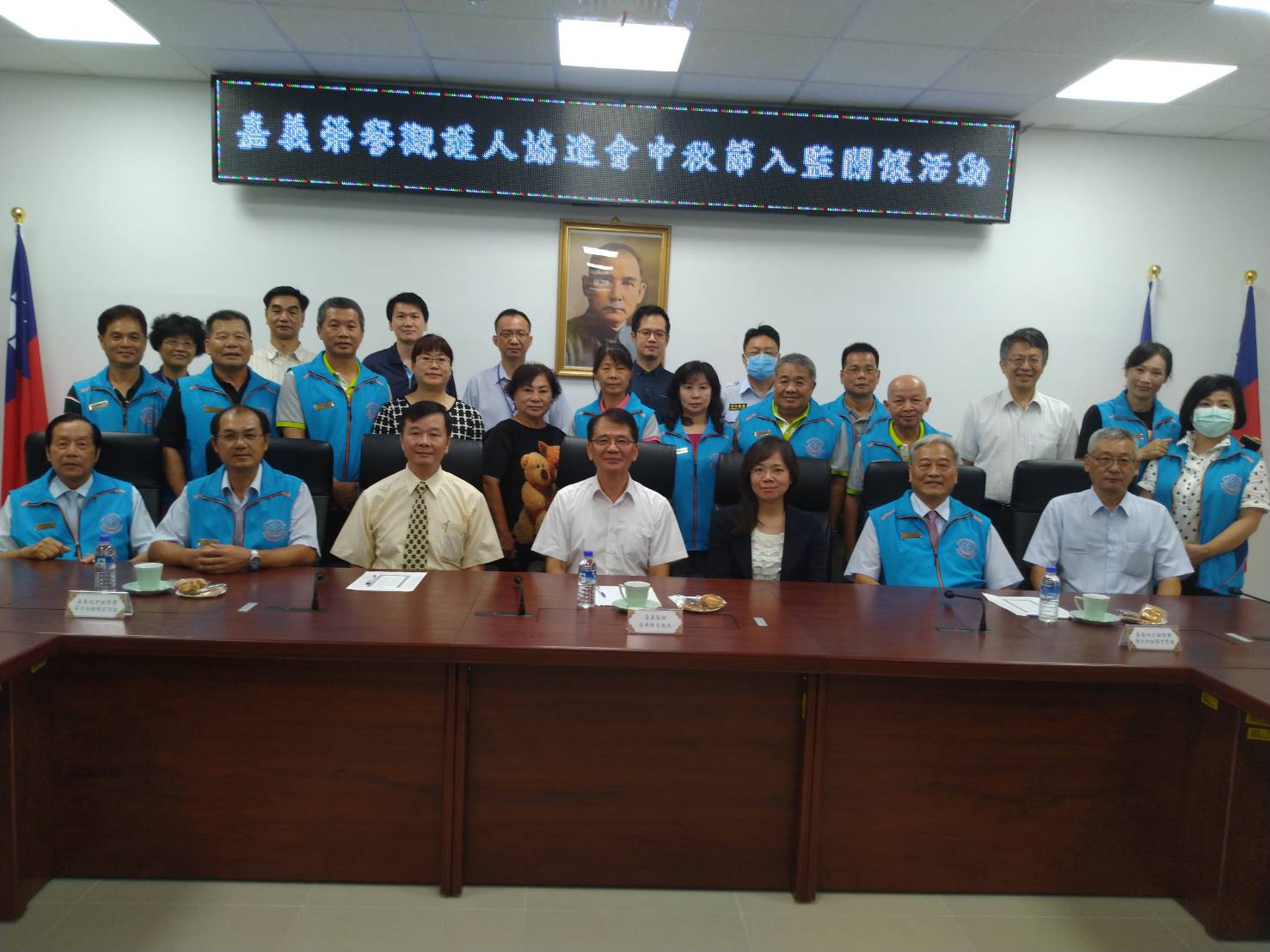 每逢佳節倍思親，尤其中秋團圓日，收容人卻在鐵裡度過，難免心生落寞，為讓監所收容人感受到社會的溫暖，本署結合榮譽觀護人協進會入監所送暖傳愛。