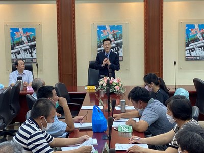 本署於109年10月14日辦理緩起訴義務勞務執行機關(構)遴聘暨教育訓練會議，本署繆卓然檢察長致詞表示，此次教育訓練，主要經由義務勞務業務執行規定之說明，讓執行機關（構）了解義務勞務制度之目的、執行內容、最新執行規定及危機應處