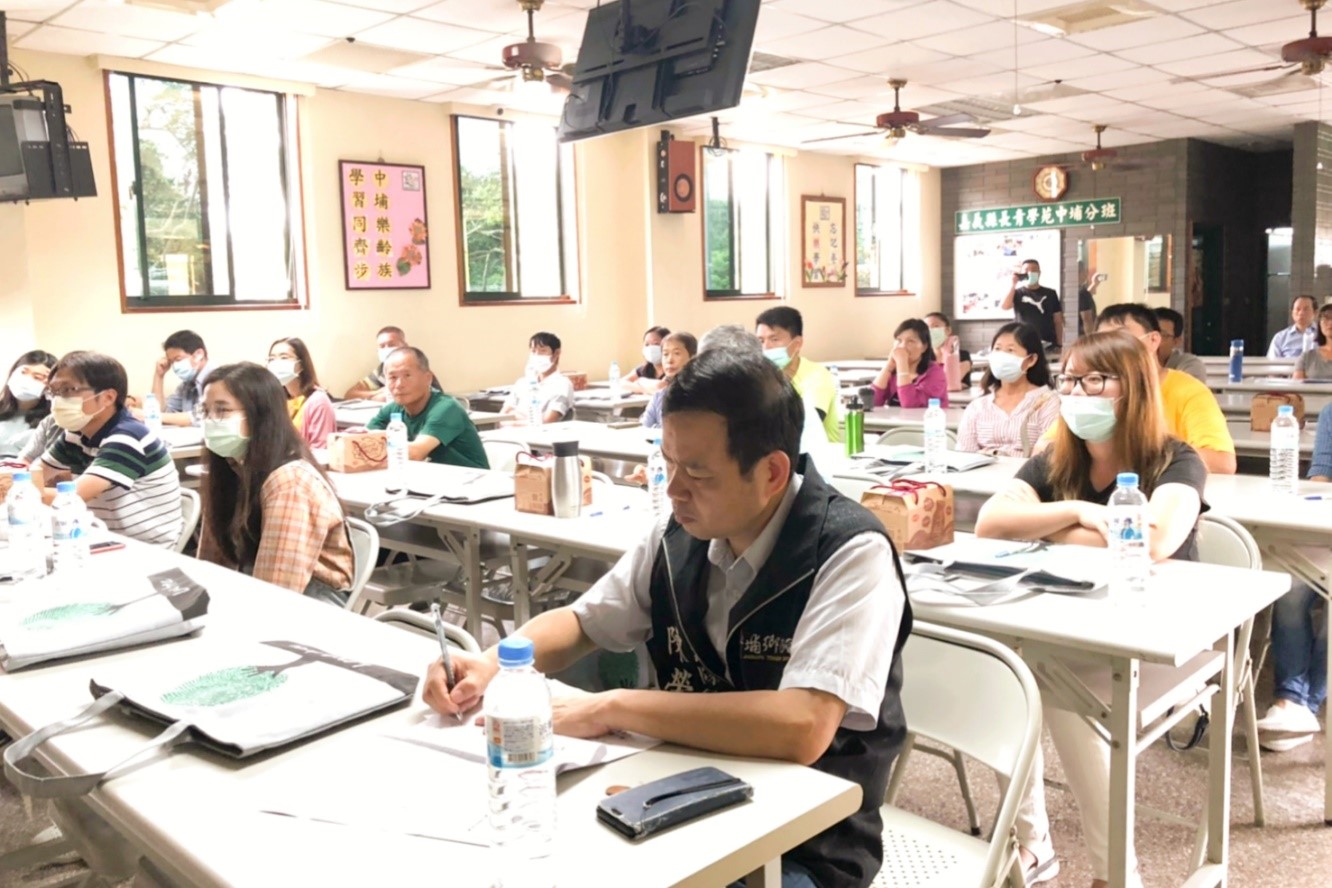 中埔鄉公所陳隊長榮權進行實務分享，清潔段安排社會勞動人在該隊部及社區等單位提供勞務，對村里環境維持發揮甚大功效；也論及曾有勞動人於執行完畢後，透過肢體行動表達對該機構之感謝，機構也曾透過行動支持向勞動人購買自製產品。易服社會勞動制度之良善精神於中埔鄉公所清潔隊展現無遺。