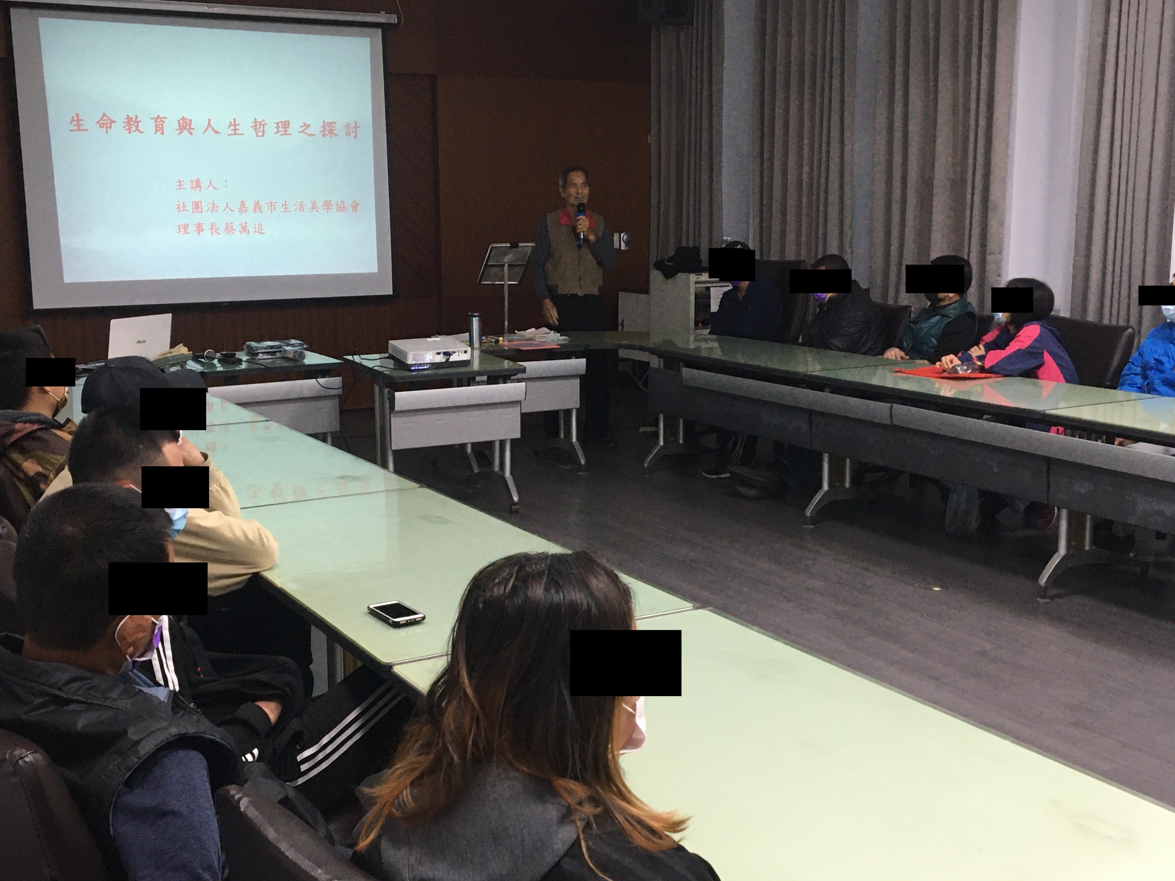 04.生命教育講師蔡萬追理事長以生活美學為主題，勉勵勞動人用積極的態度面對現在的生活。
