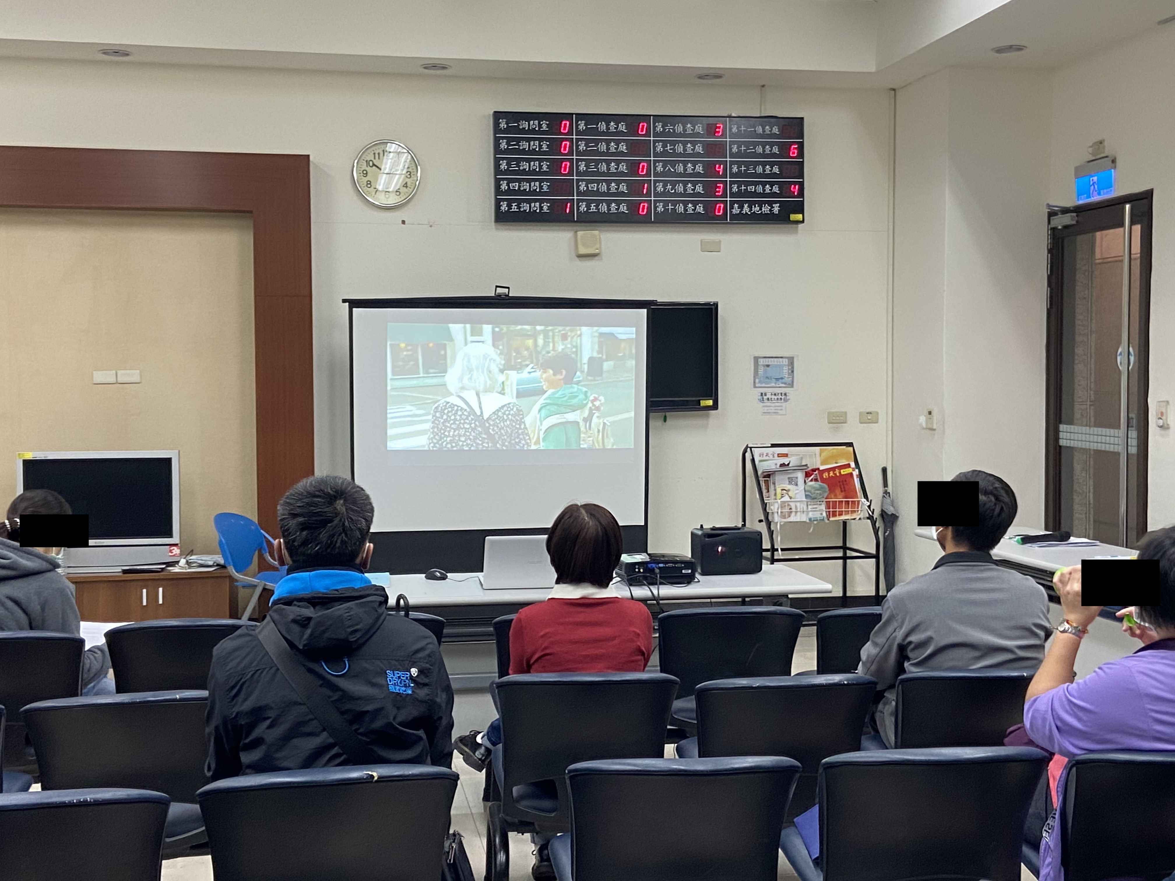 2.撥放美國公益短片，盼能環抱傳遞善意之心，在義務勞務機關為社會服務。