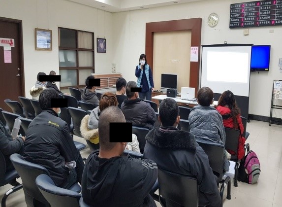 04.觀護佐理員說明執行社會勞動應遵守之規定及專案訓練相關注意事項。