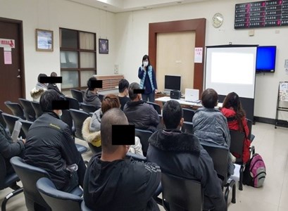 04.觀護佐理員說明執行社會勞動應遵守之規定及專案訓練相關注意事項。