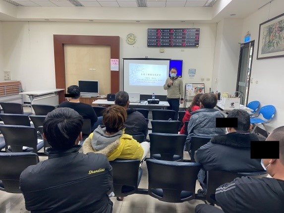 02.蔡宜延老師以自我肯定為主題，讓社會勞動人能更加認清楚自己。