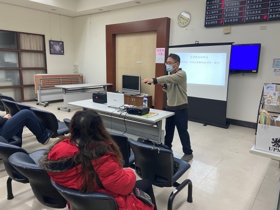 03. 蔡宜延老師鼓勵社勞人對於自己不足的部分用於面對也是一種自信。