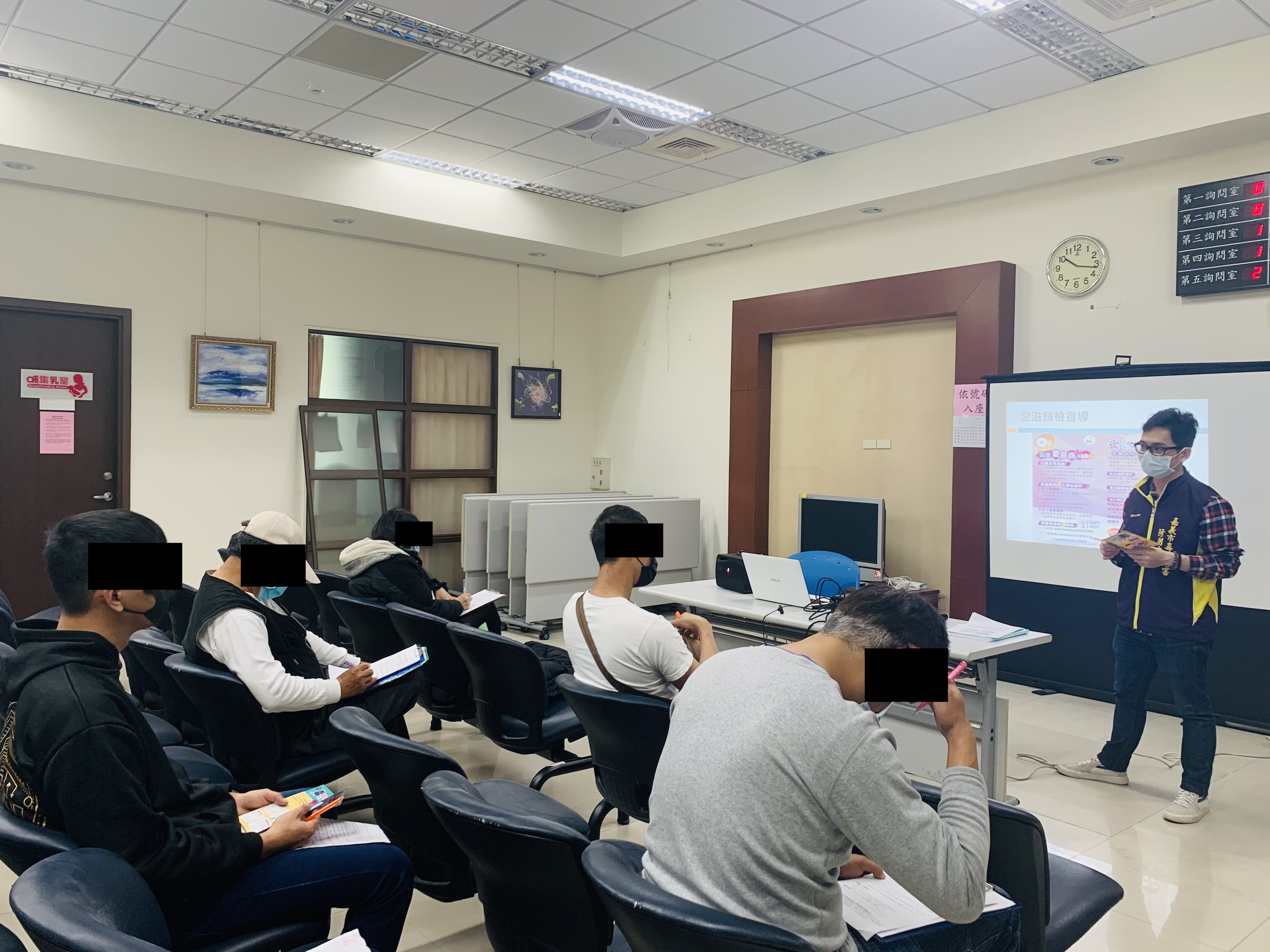 嘉義市毒品危害防制中心蕭個管師進行毒品、愛滋病防制宣導，建立個案正確觀念。
