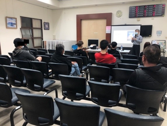 南華大學生死學系廖俊裕主任擔任講師， 以「情緒調節」為主題。