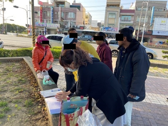 訓練開始前，由觀護佐理員協助社會勞動人報到流程及宣導執行注意事項。