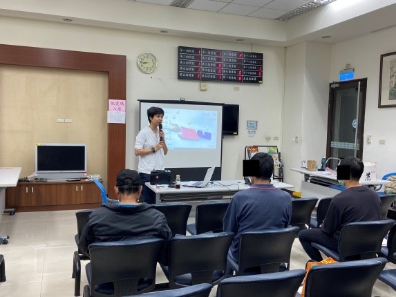 02.張齡方社工師，與勞動人分爬山所帶來的艱辛，了解到生活上需要與想要。