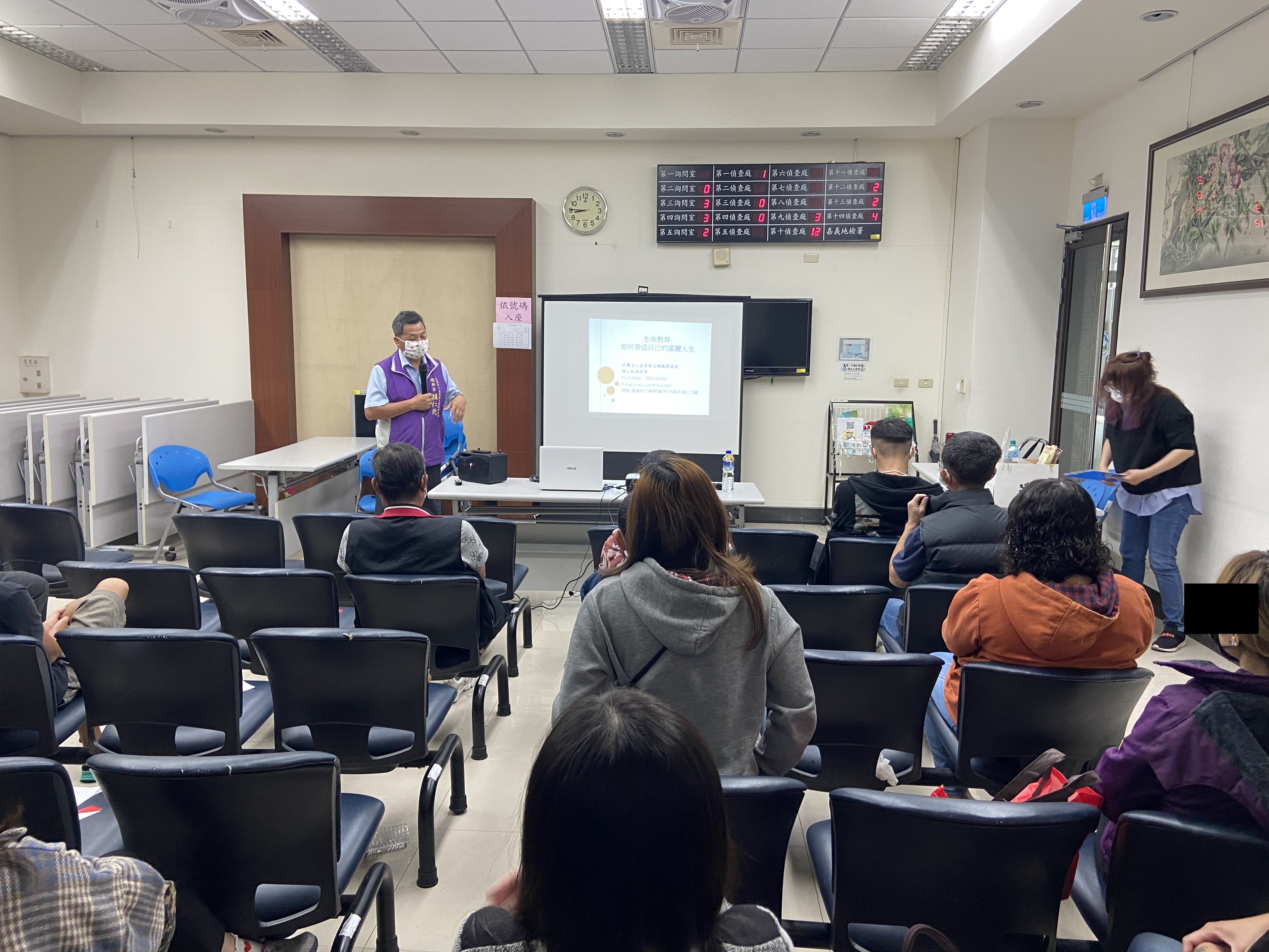02.賴仁乾總幹事，以人生經歷向社勞人講述人生過程不要心存僥倖。