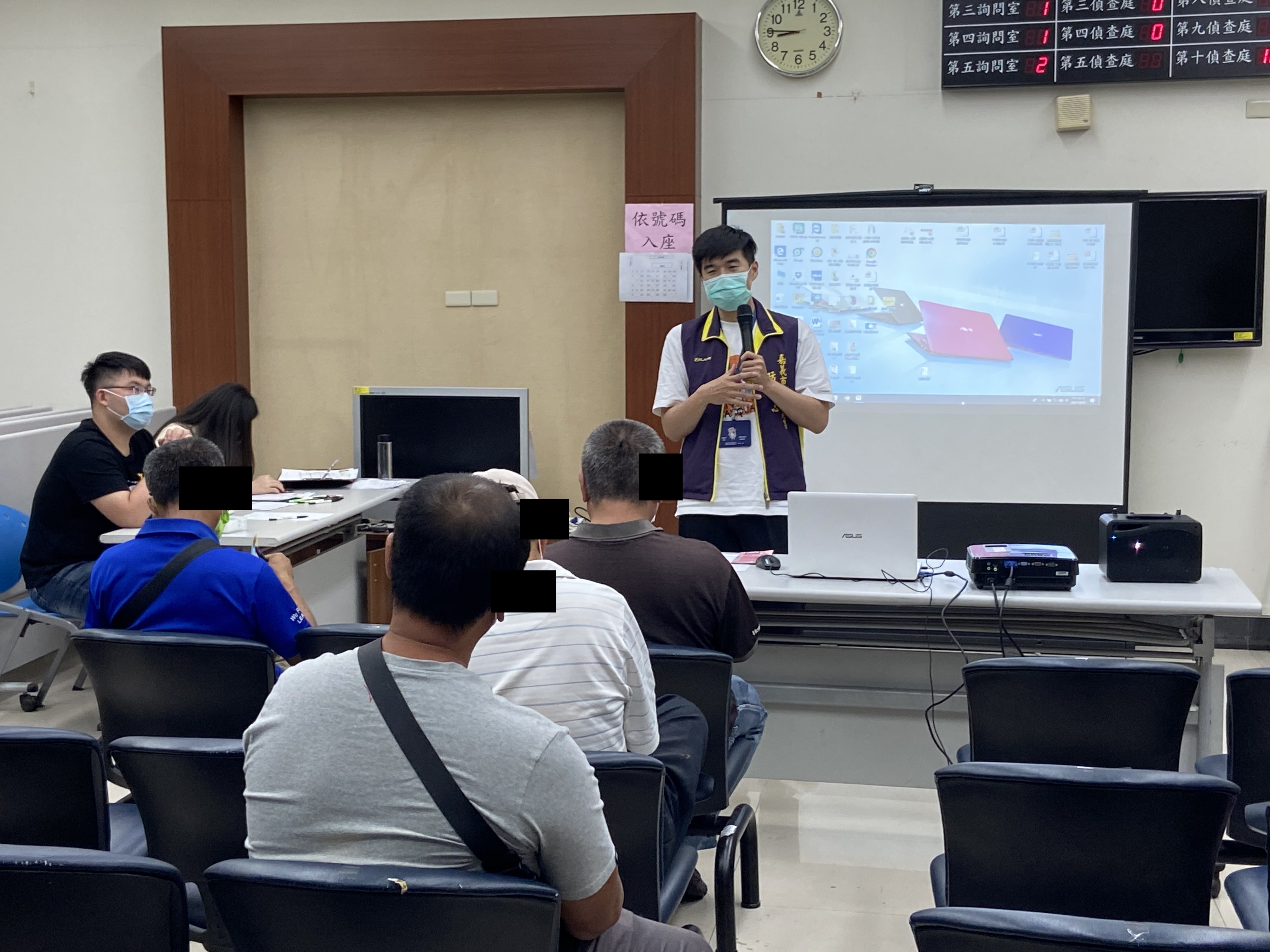 1100428-1.嘉義市毒品危害防制中心到場宣導正確用藥知識。