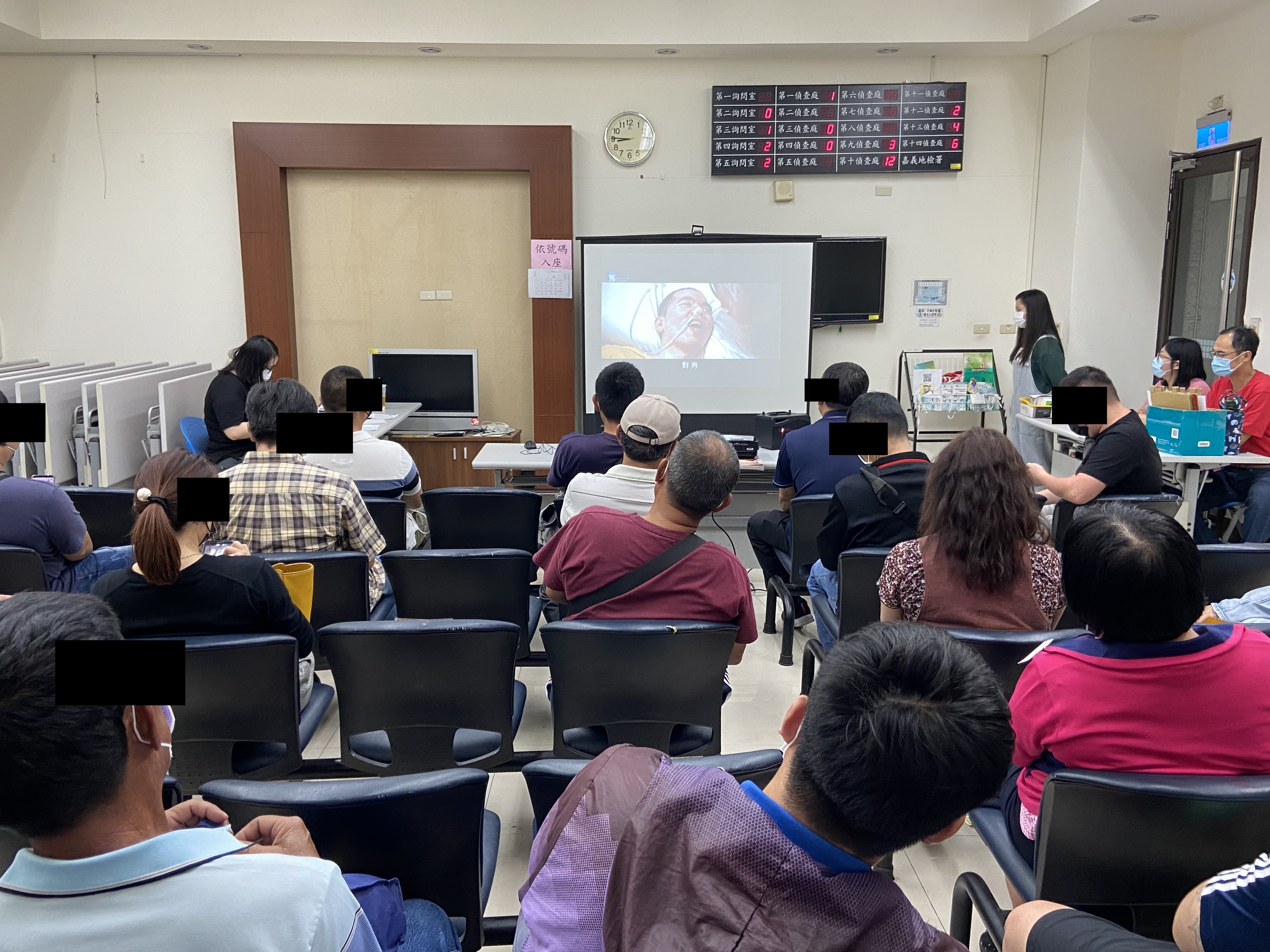 1100414-1.首先播放反酒駕宣導短片。