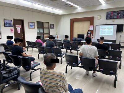 佐理員說明義務路之時數累積與核算方法，請各學員們務必遵守相關規定。