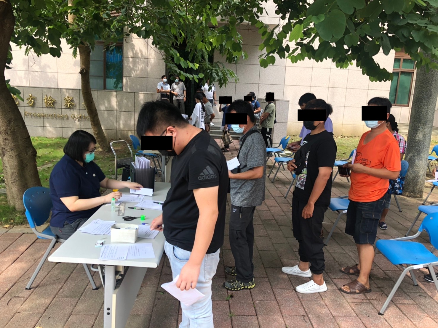 1100728-1.上課前，學員均依防疫措施確實配戴口罩，並依序實名登記入座
