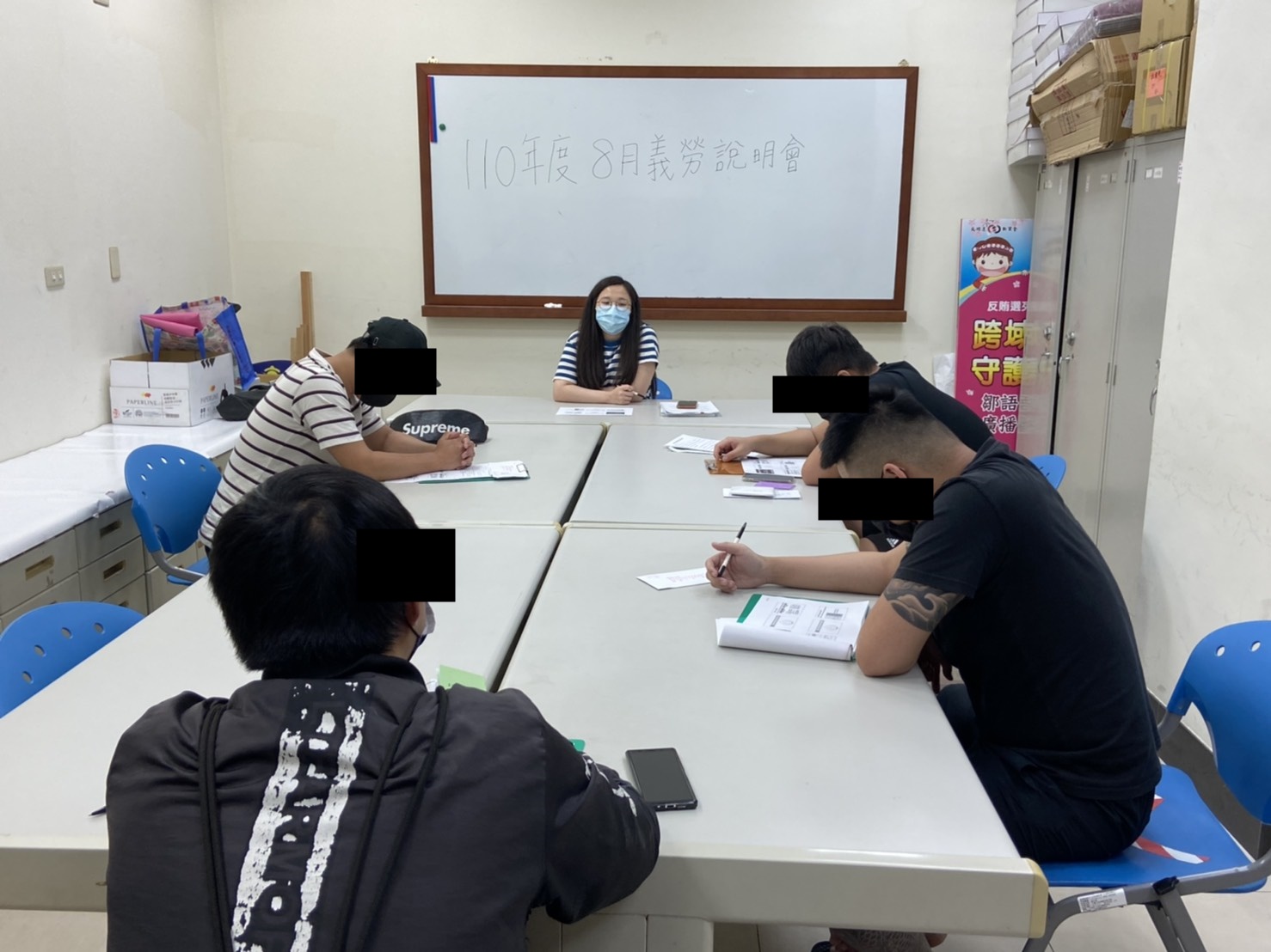 配合本署相關防疫措施，嚴格控管每期上課人數，並拉開座位距離，以防發生群聚染疫。