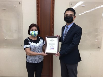 當日督核會議並致贈感謝狀予各社會勞動機構