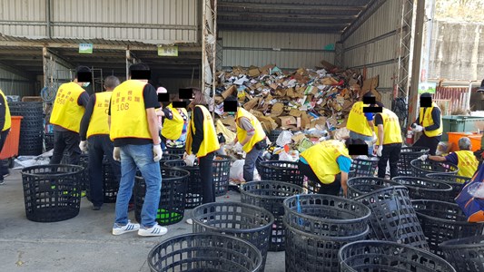 9.1101217.社會勞動人互助合作分類回收物品。