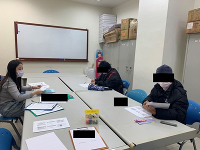 帶領勞動人閱覽執行義務勞務之應行注意事項，期勉學員能盡速完成時數。