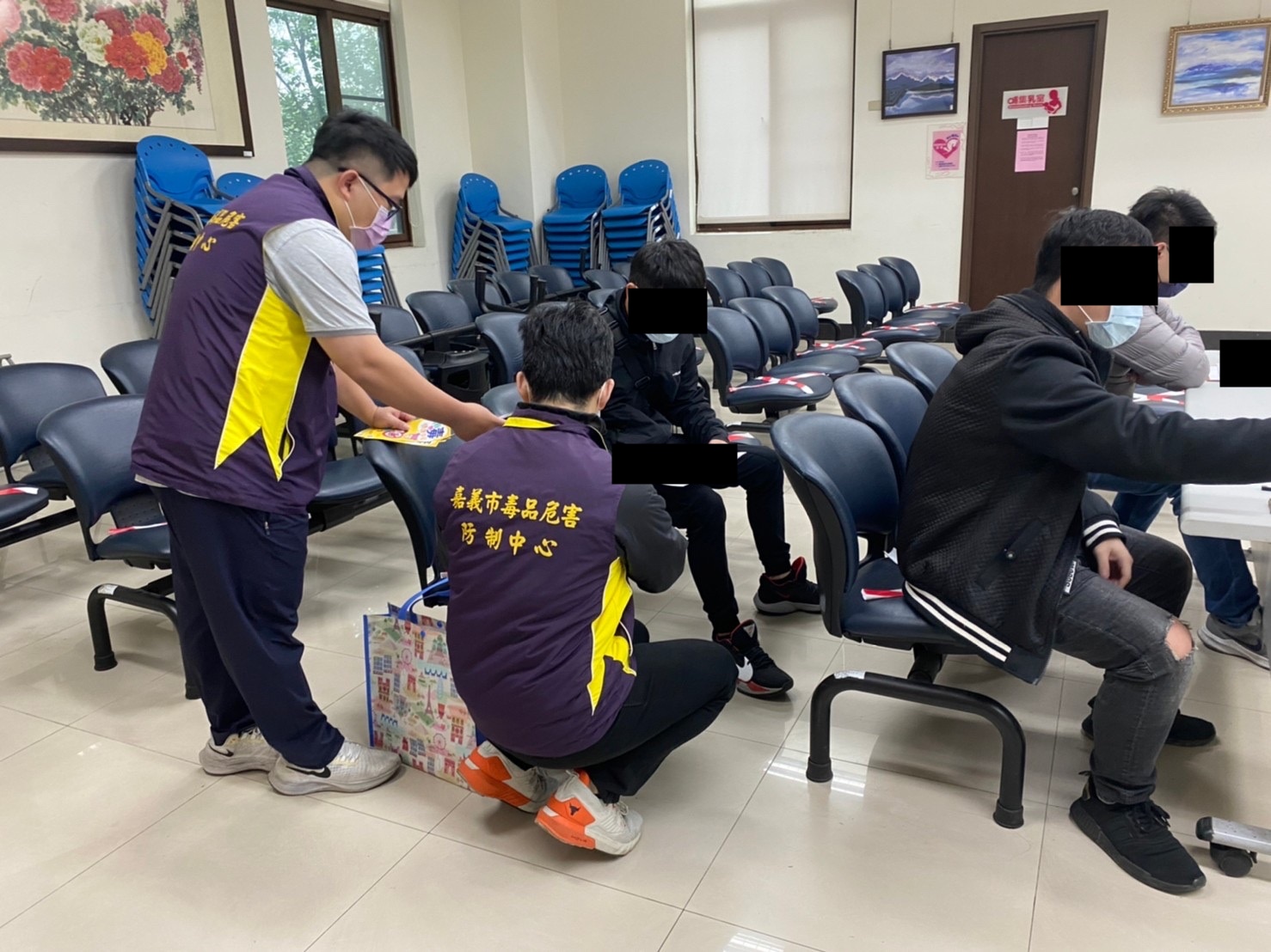 3.個案管理師細心為學員解答問題。