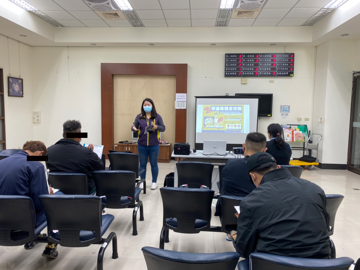 1110309-2嘉義市毒危中心個管師到場的宣導毒品對人體之危害，所有學員均專注聆聽。
