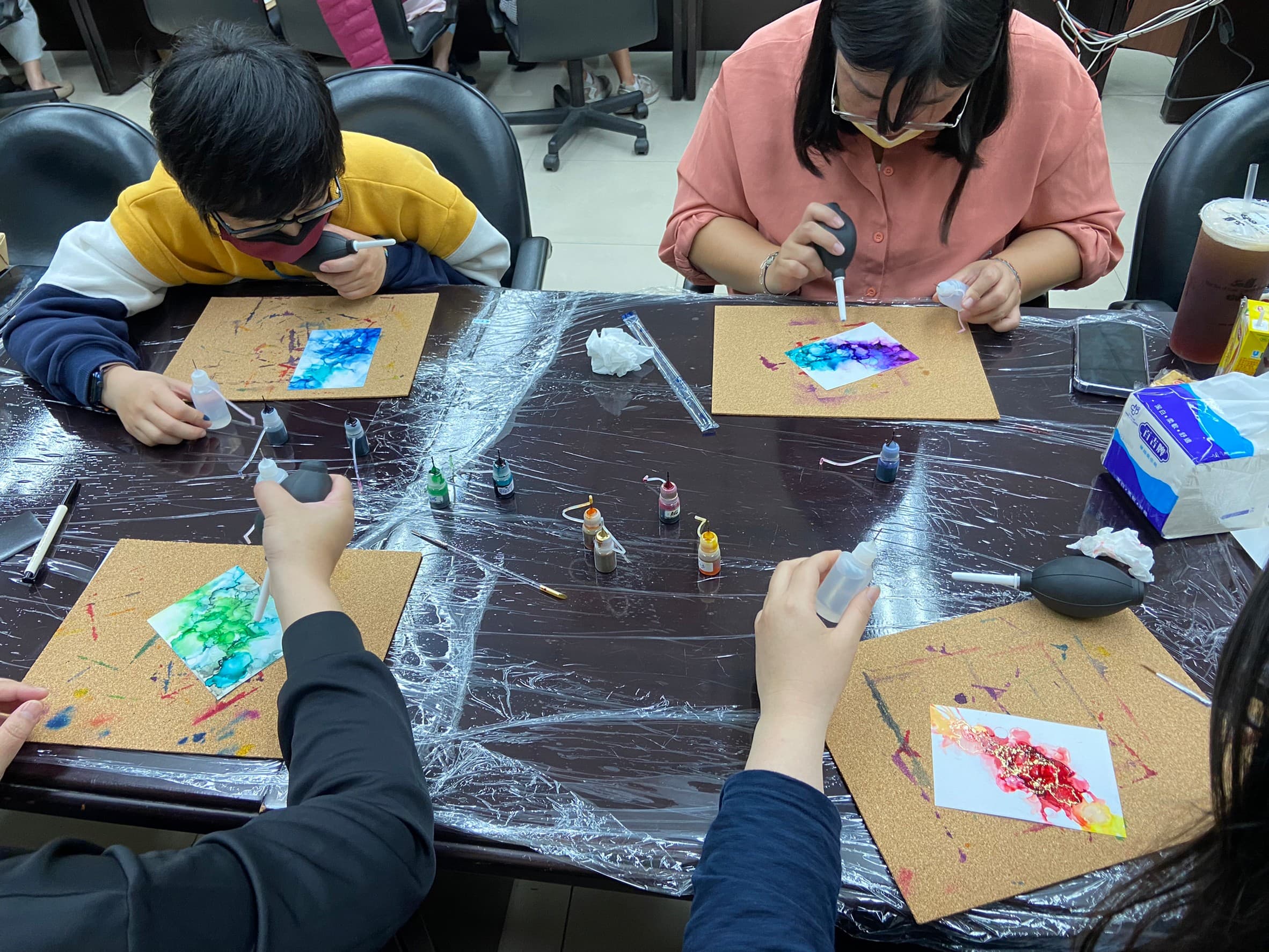 順著墨水流走創造自己獨一無二之作品