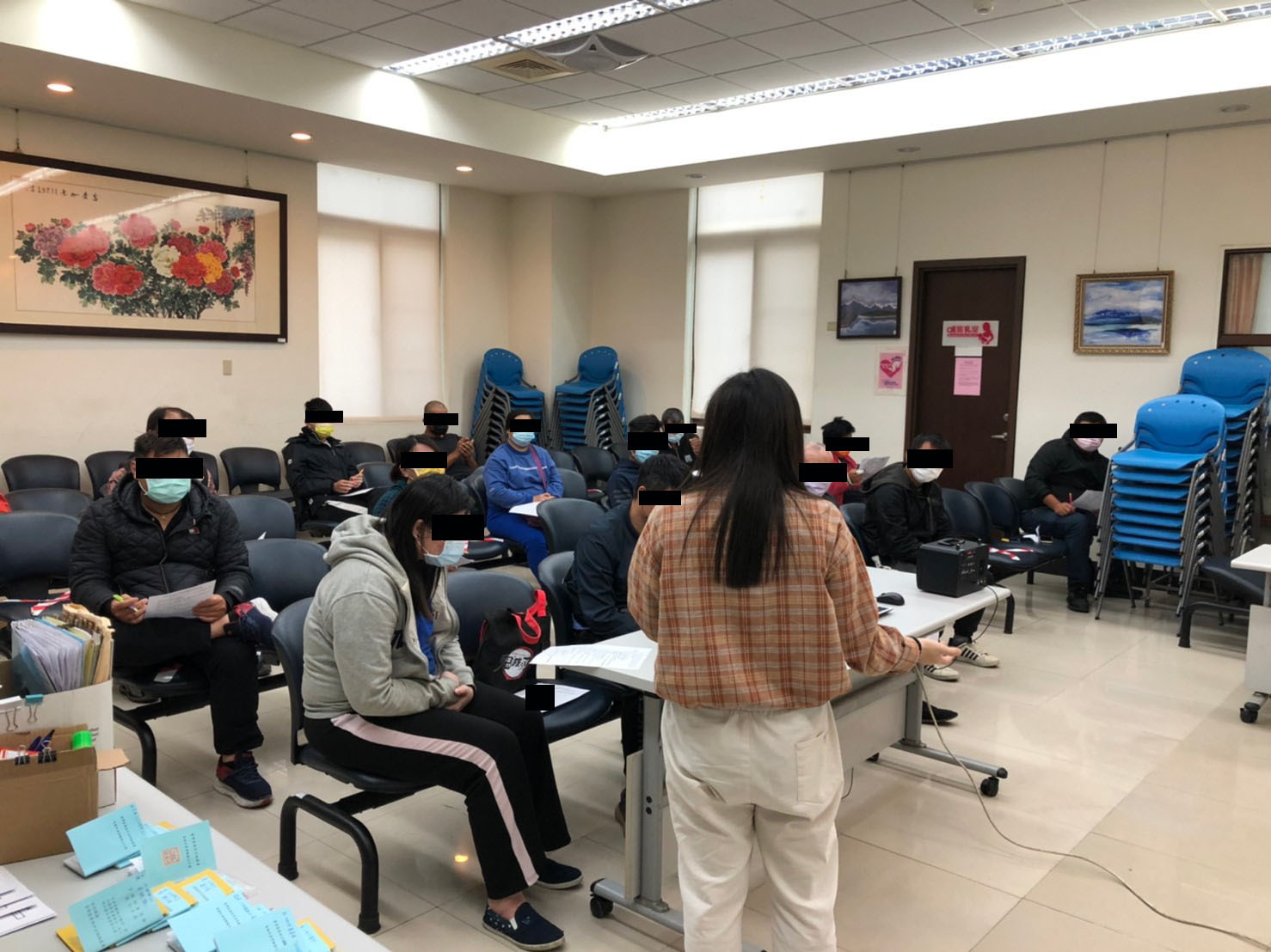 05.觀護佐理員說明執行社會勞動應遵守及注意事項。