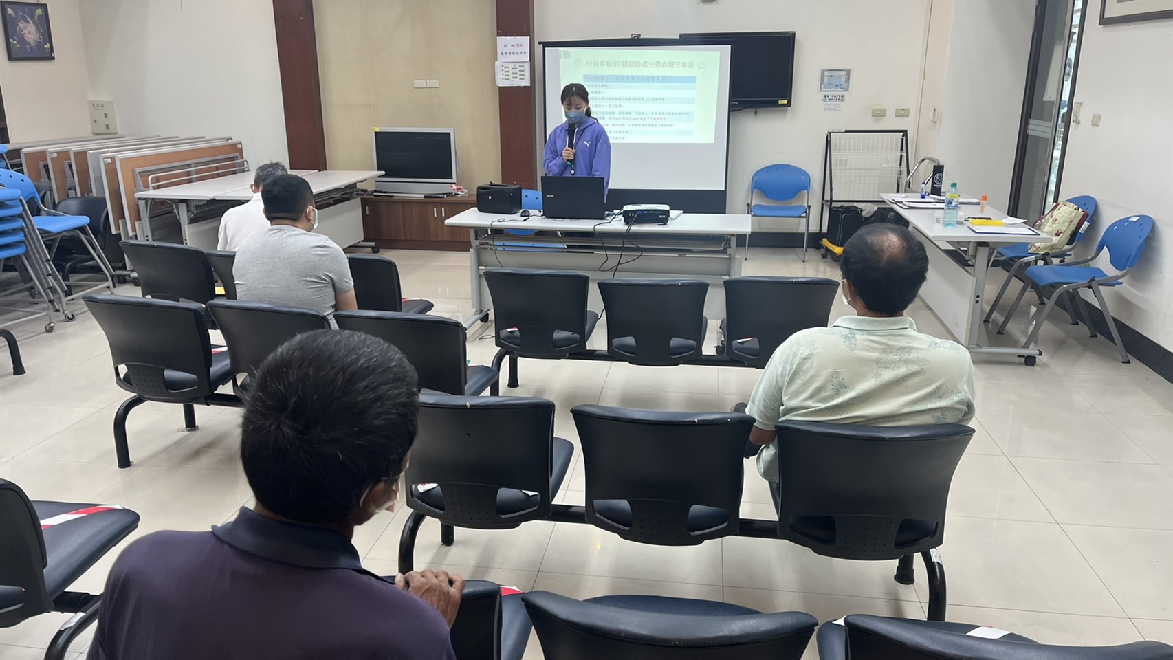 1111012-3.毒品方案員帶領學員逐條了解執行義務勞務之相關規定，以期個案之案件能圓滿履行。