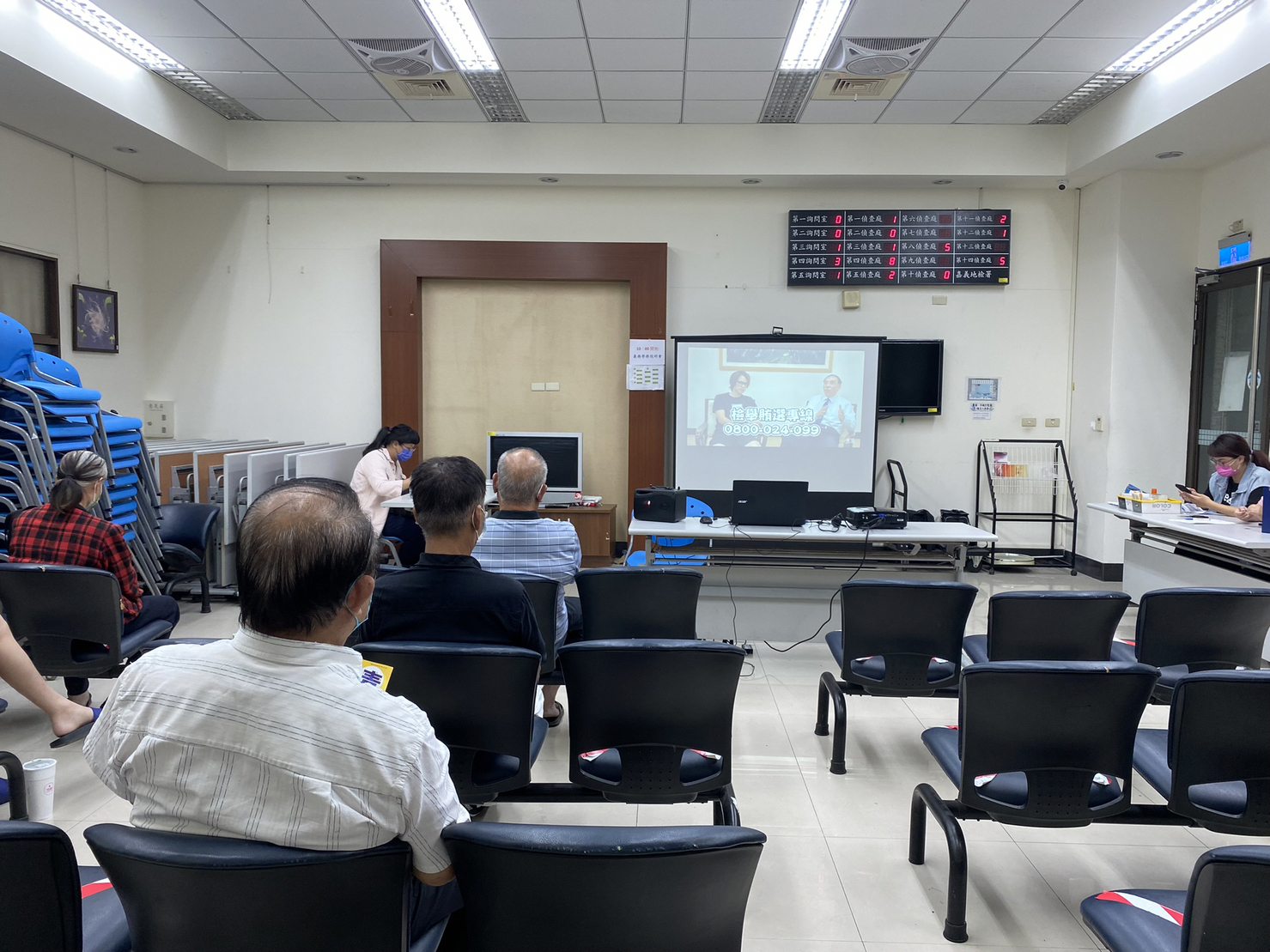 1111026-5.播放法務部反賄選影片，提醒社勞人避免觸法。