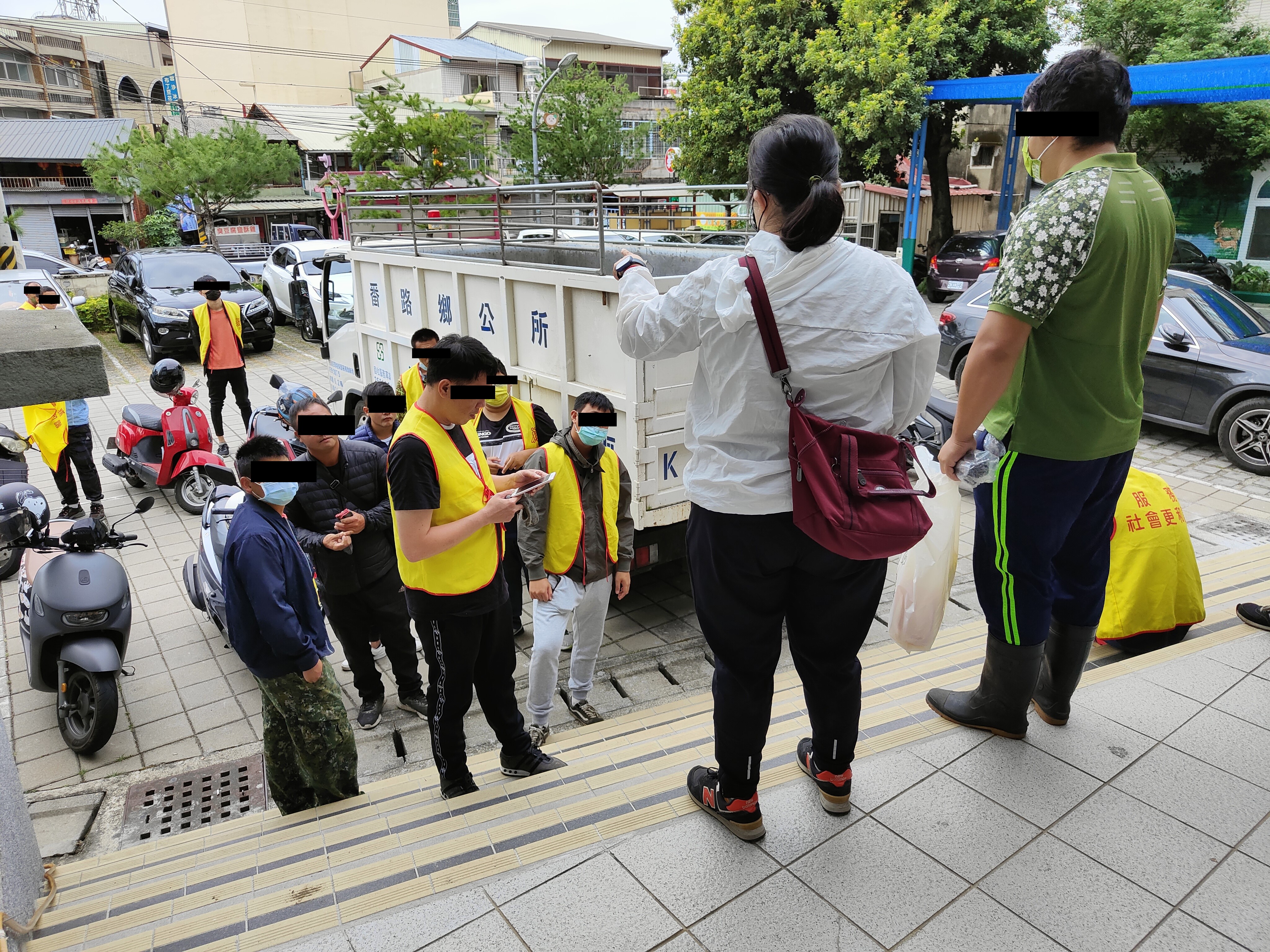 7.佐理員及隊員向勞動人們提醒專訓注意事項。