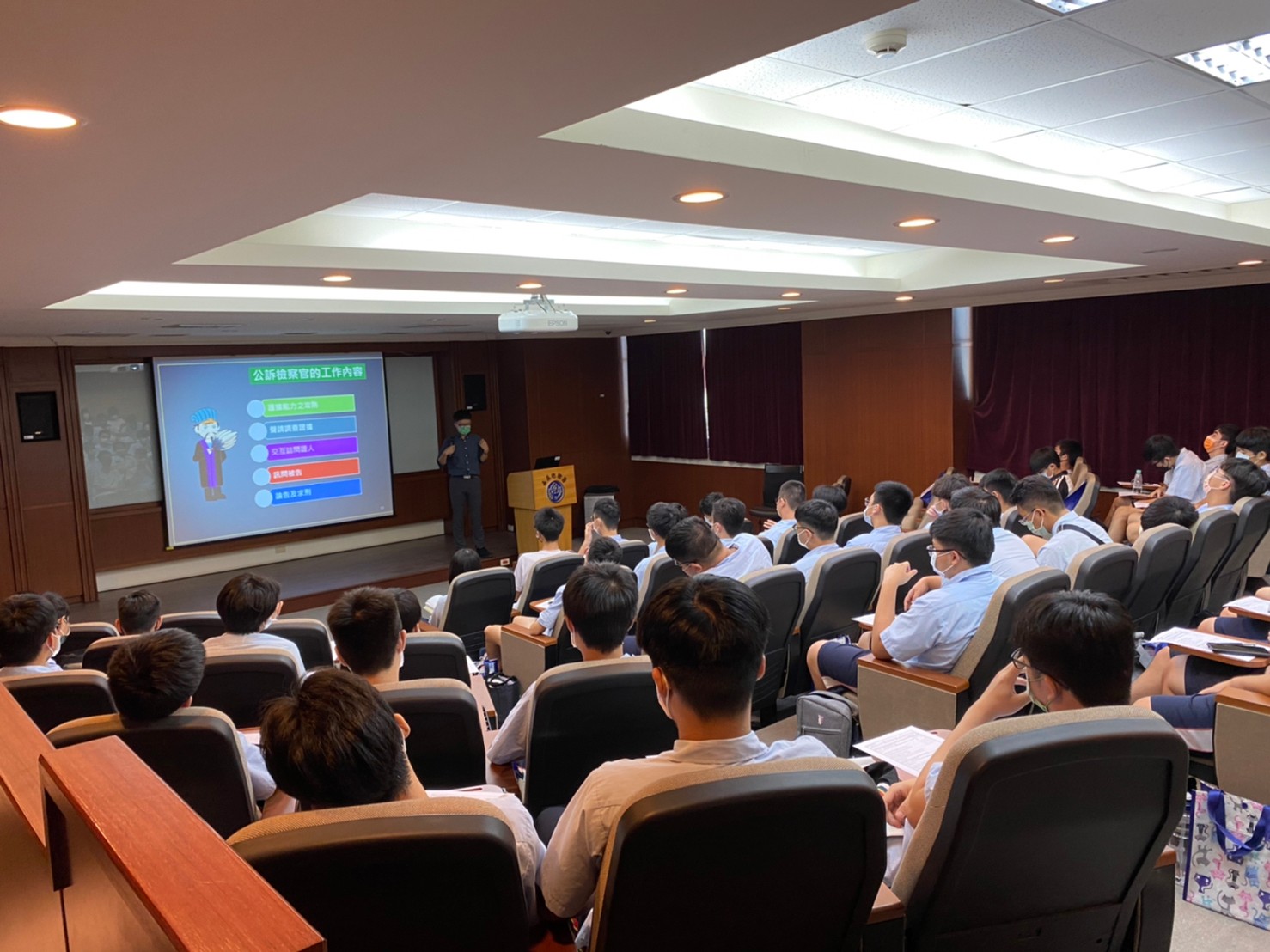 本署檢察官講授檢察實務，分享工作心得，並與參訓學員互動熱絡。