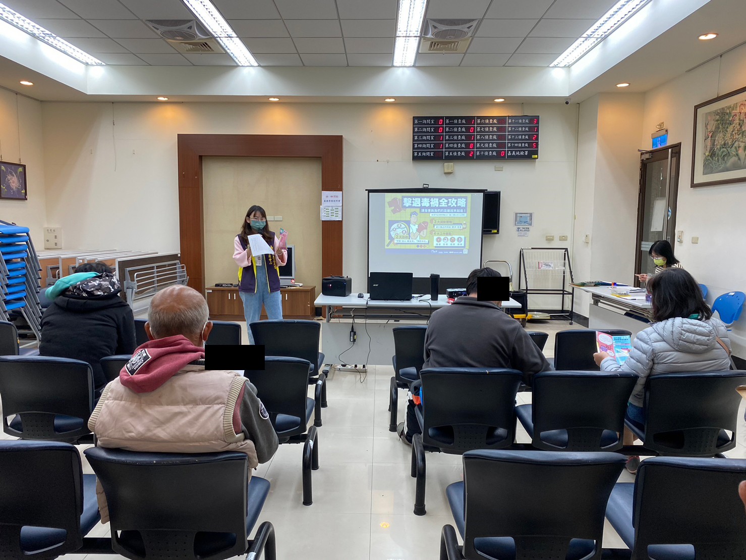 111.12.14-2.嘉義市毒品危害防制中心來署進行宣導，建立學員正確之用藥觀念。