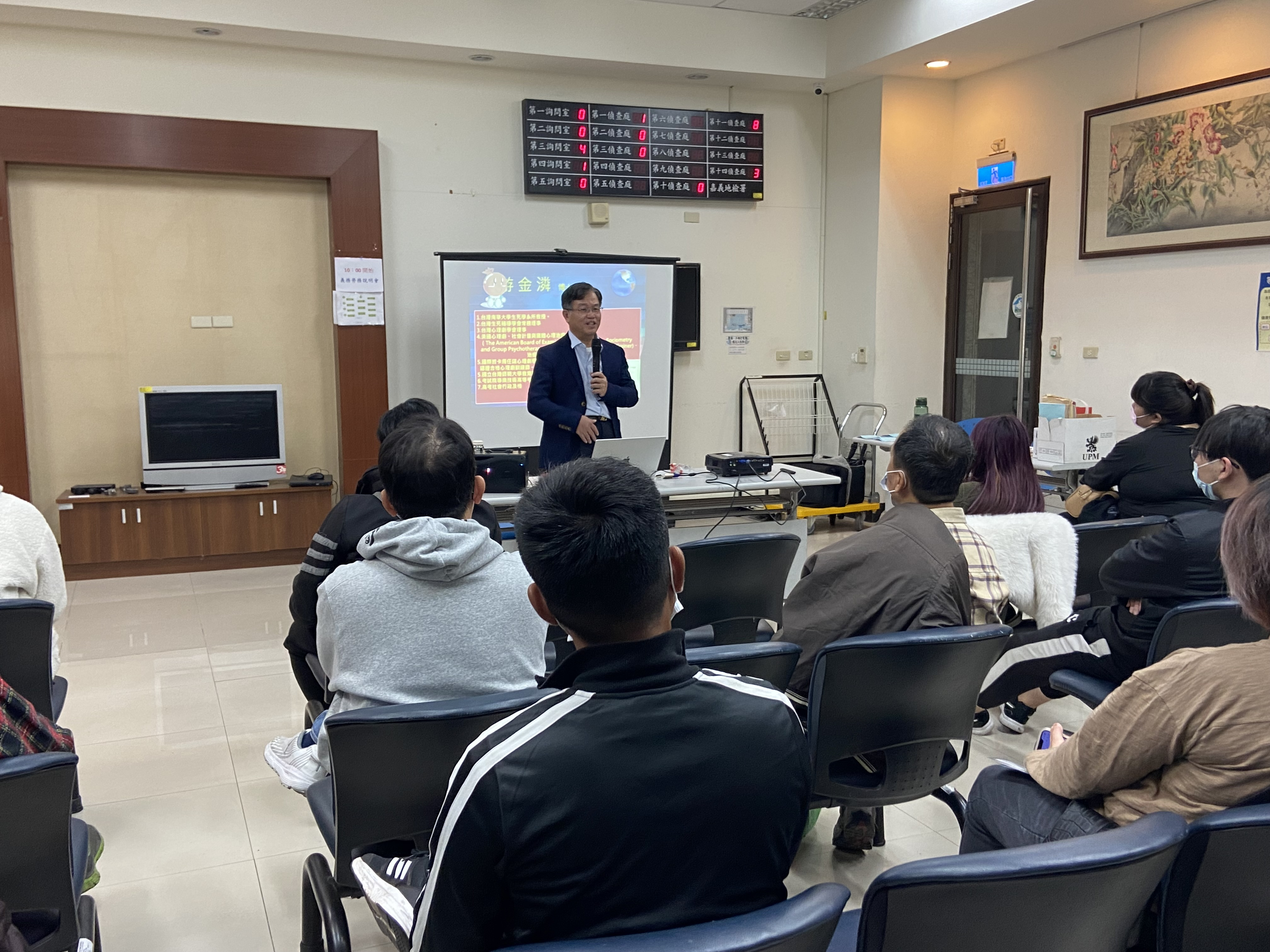 04.南華大學助理教授游金潾老師向勞動人講述生命教育。