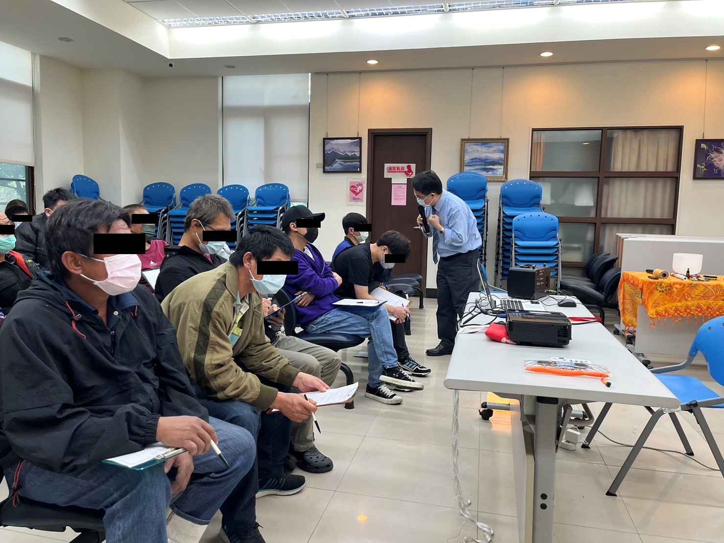 112112-2課程中許秋田老師也與學員互動-學員亦回饋老師詢問