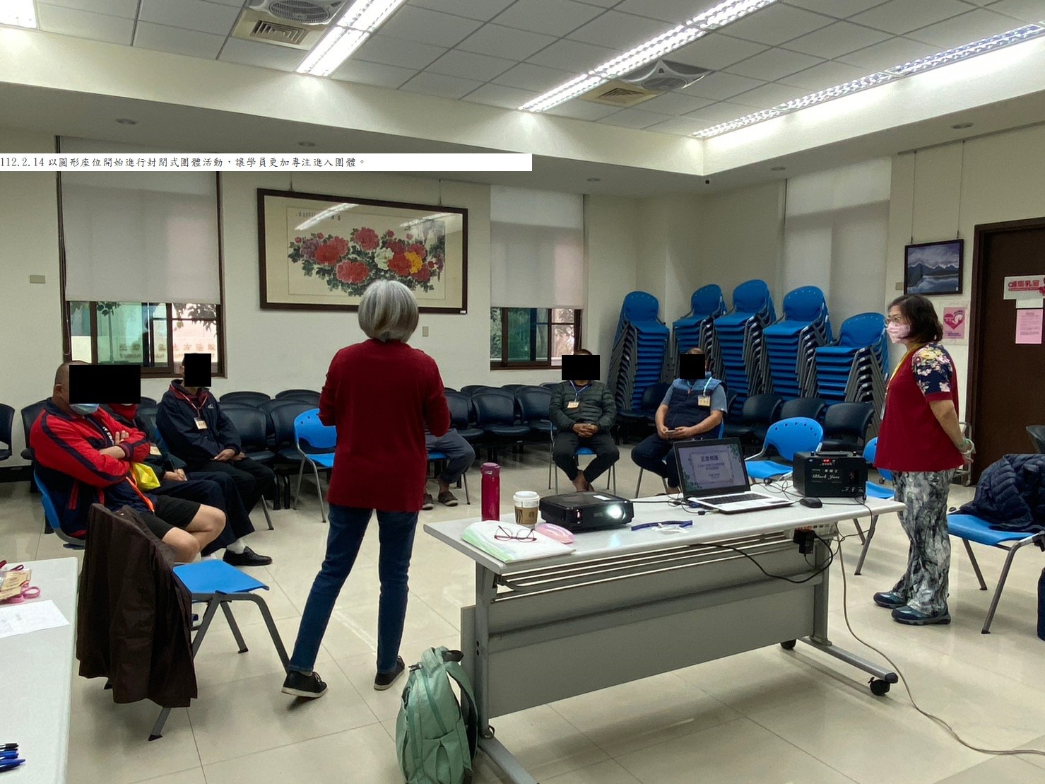 112214-2以圓形座位開始進行封閉式團體活動-讓學員更加專注進入團體