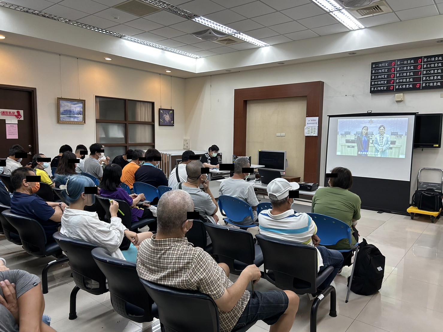 1120524-6.播放司法部國民法官宣導短片，邀請大家為法發聲，支持國民法官制度，創造司法審判新氣象。