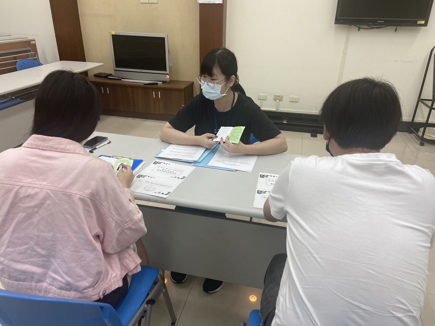 112.8.9-1.毒品方案員請學員確認資料是否正確。