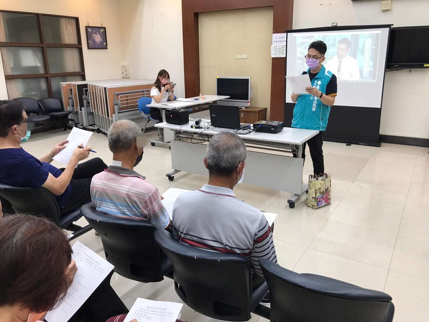 1120809-1嘉義市毒品危害防制中心來署進行宣導，建立學員正確之用藥觀念。