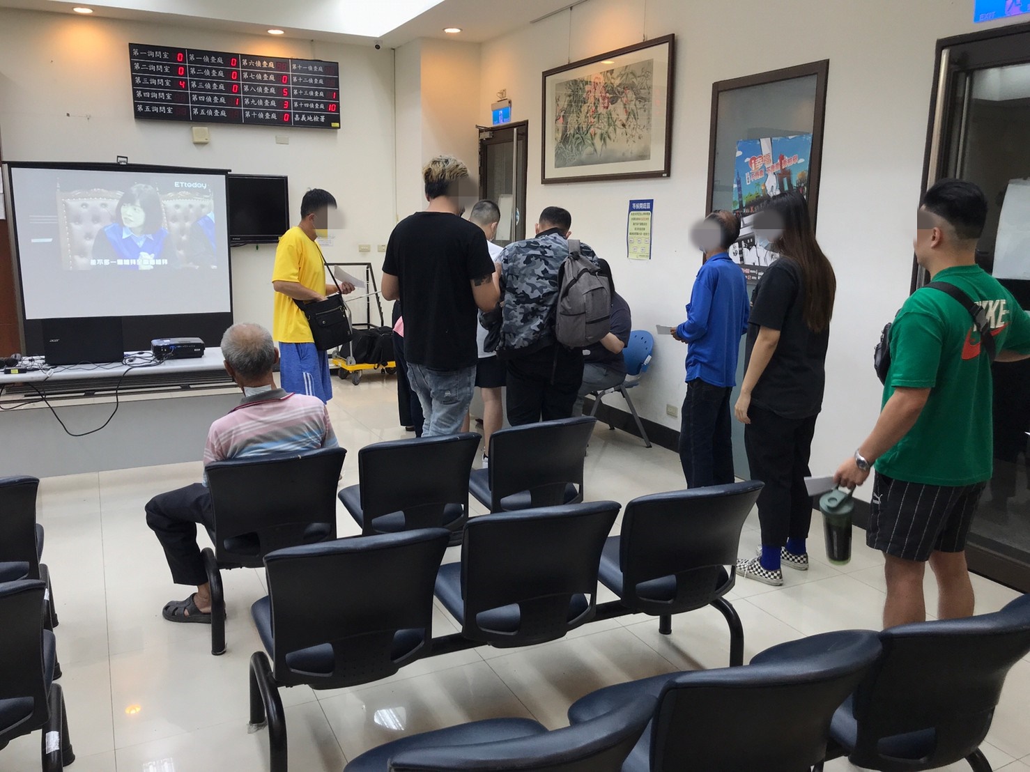 1120809-2.播放司法部國民法官宣導短片，邀請大家為法發聲，支持國民法官制度，創造司法審判新氣象。