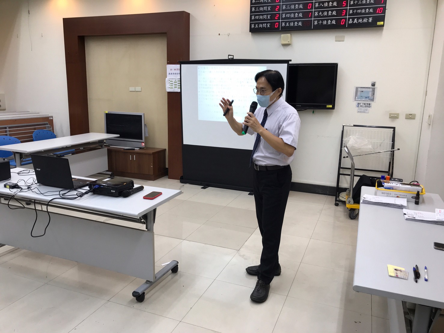 1120809-3楊騏嘉檢察官透過案例分享-讓學員了解網路犯罪的嚴重性-並提醒其相關刑責-切勿以身試法。